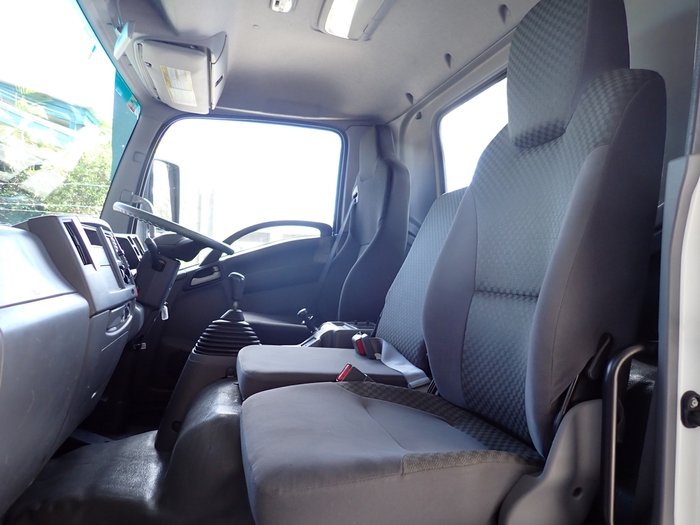 2018 ISUZU FRR 107-210