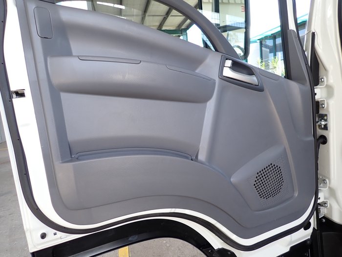 2018 ISUZU FRR 107-210