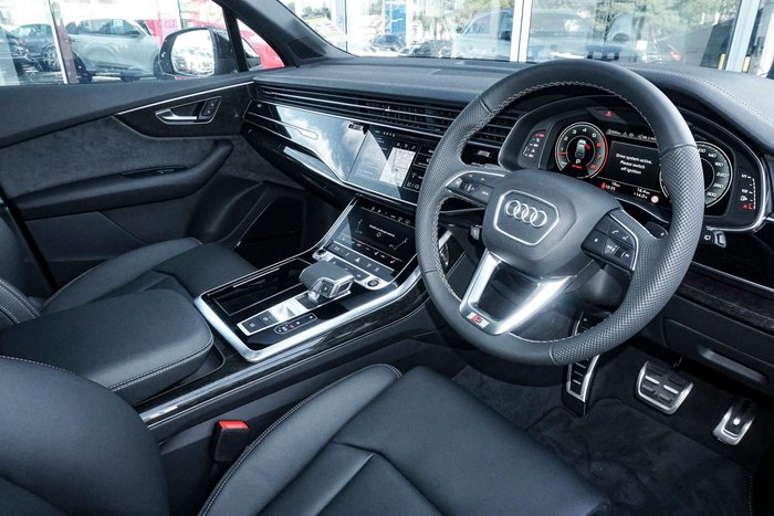 2025 Audi Q7 55 TFSI S line