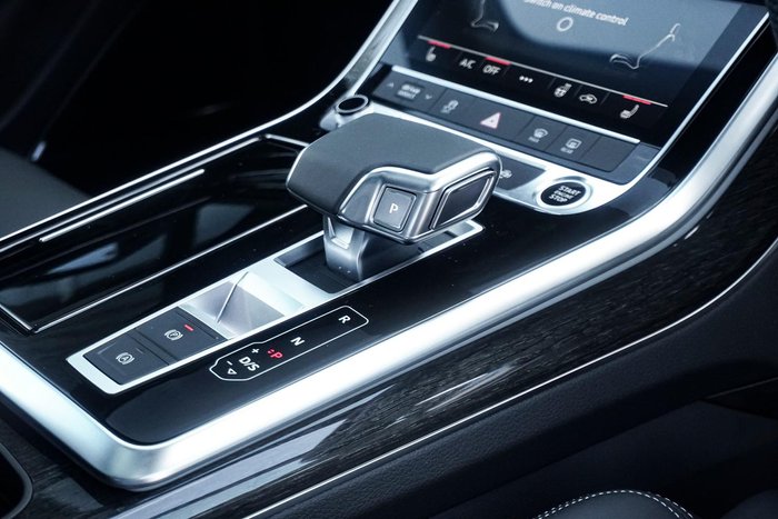 2025 Audi Q7 55 TFSI S line