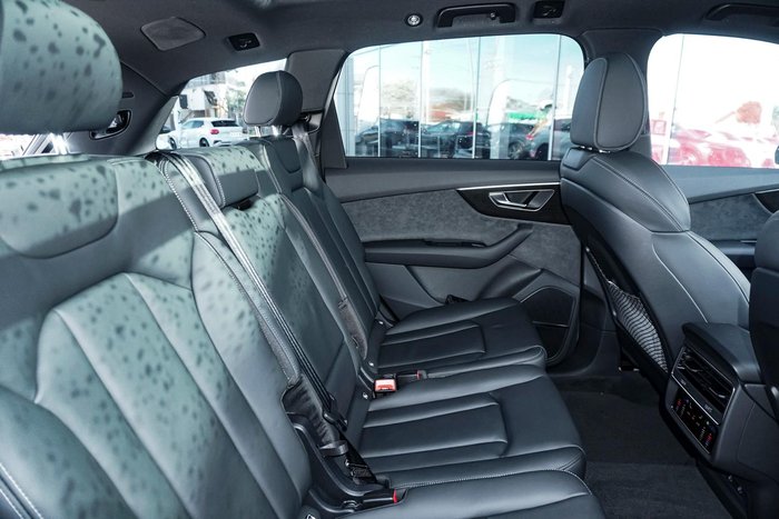 2025 Audi Q7 55 TFSI S line