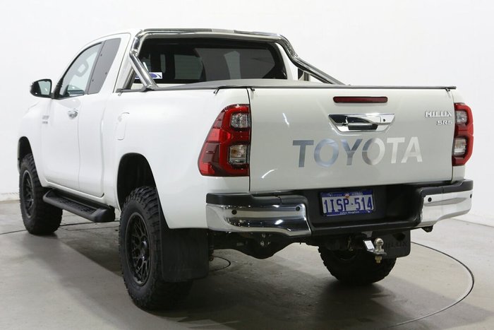 2021 Toyota Hilux SR5