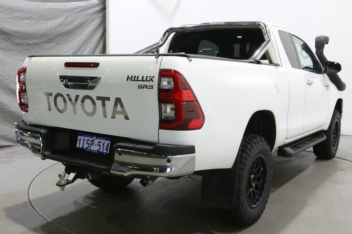 2021 Toyota Hilux SR5