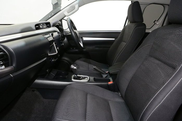 2021 Toyota Hilux SR5