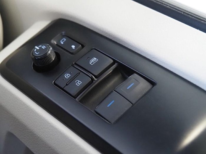 2020 Toyota Hiace Commuter GL