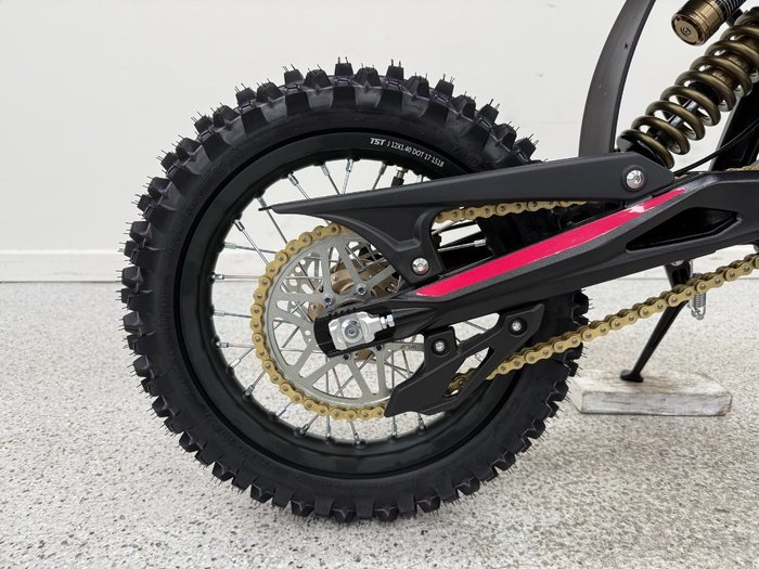 2025 Sur-ron HYPER BEE PINK