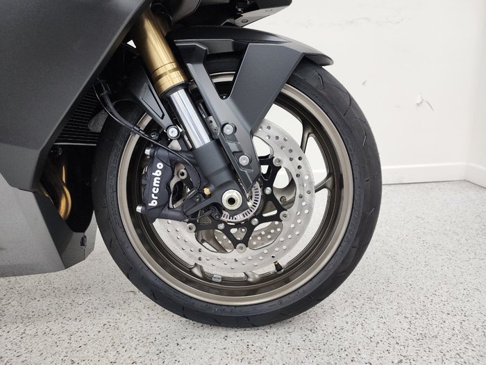 2025 Suzuki GSX-S1000GT grey