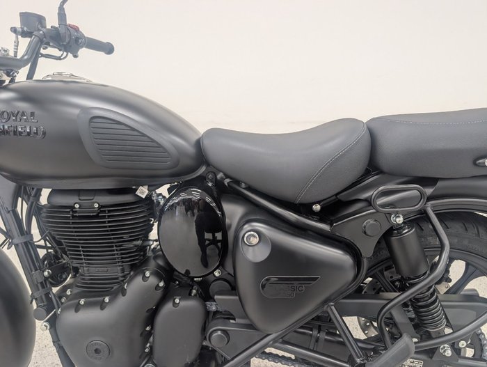2025 Royal Enfield CLASSIC 350 DARK Black