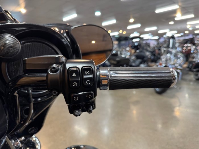 2017 Harley-davidson FLHXSE CVO STREET GLIDE Black