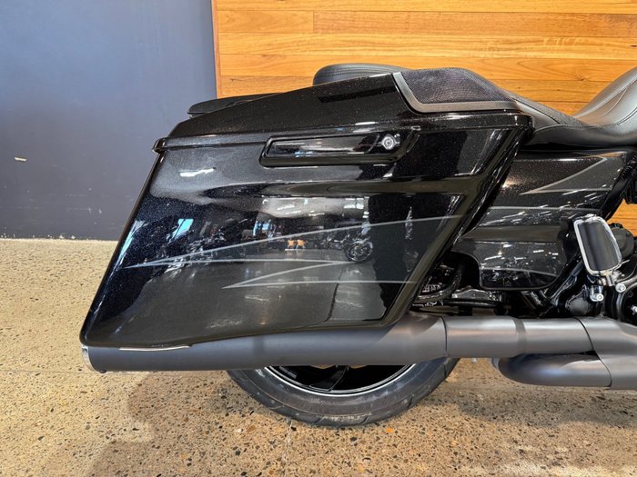 2017 Harley-davidson FLHXSE CVO STREET GLIDE Black