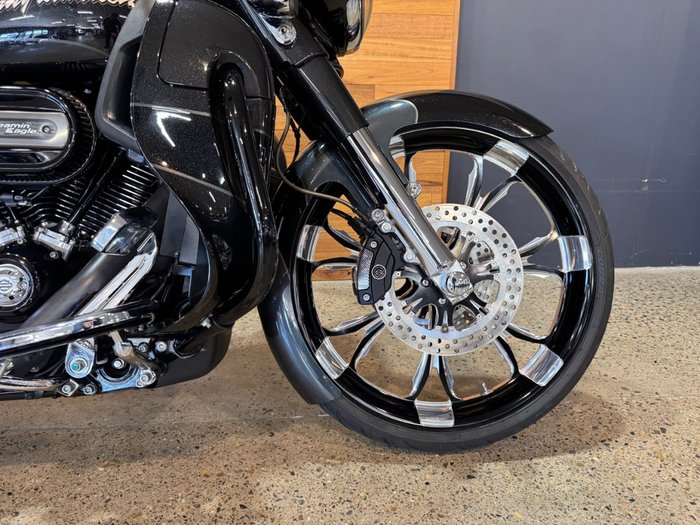 2017 Harley-davidson FLHXSE CVO STREET GLIDE Black