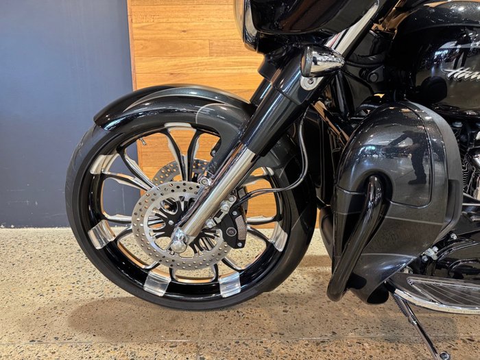 2017 Harley-davidson FLHXSE CVO STREET GLIDE Black