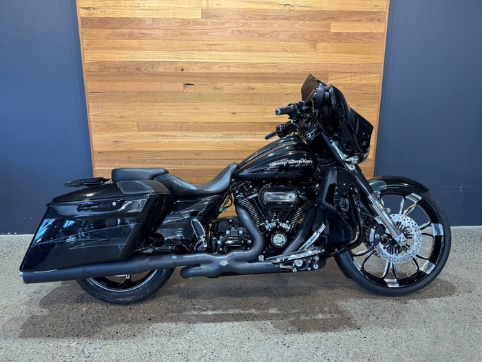 2017 Harley-davidson FLHXSE CVO STREET GLIDE Black