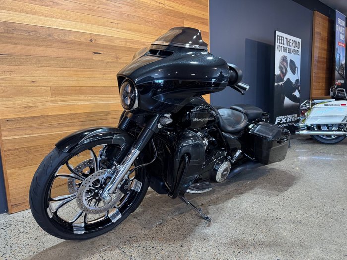 2017 Harley-davidson FLHXSE CVO STREET GLIDE Black