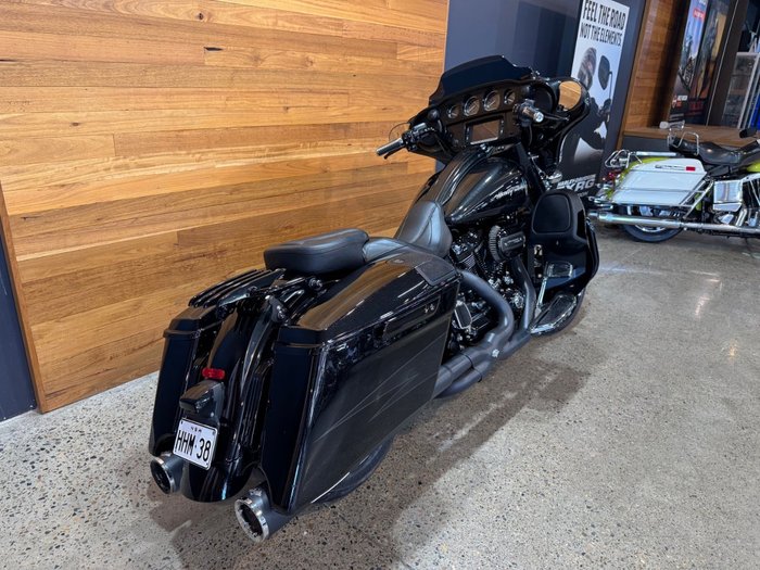 2017 Harley-davidson FLHXSE CVO STREET GLIDE Black