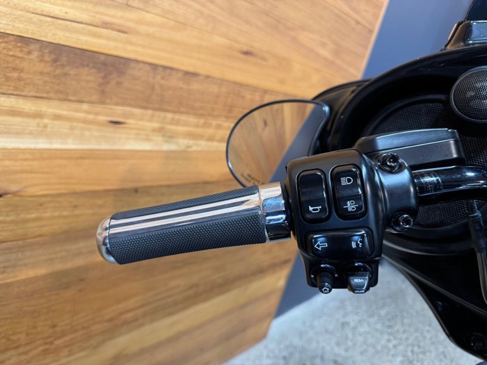 2017 Harley-davidson FLHXSE CVO STREET GLIDE Black