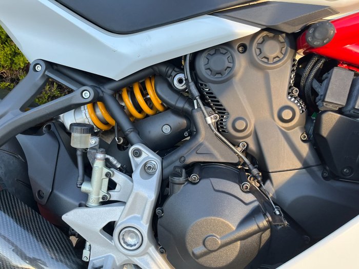 2018 DUCATI SUPERSPORT S White