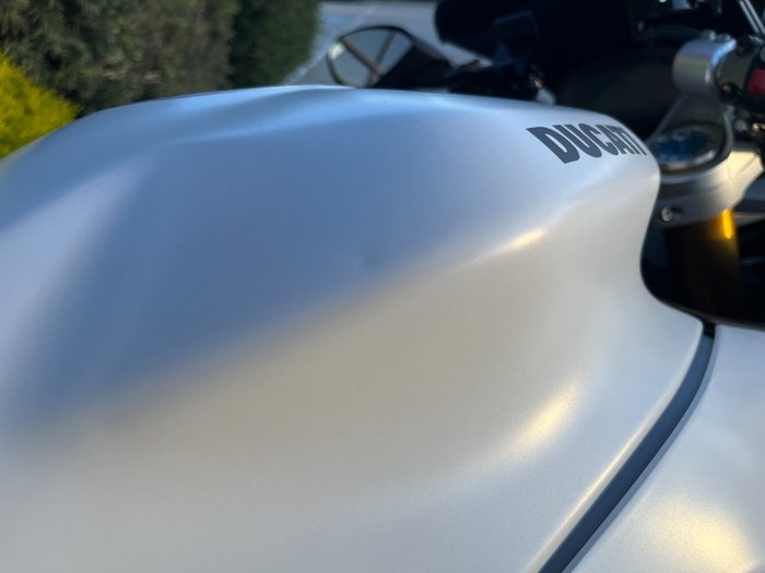 2018 DUCATI SUPERSPORT S White