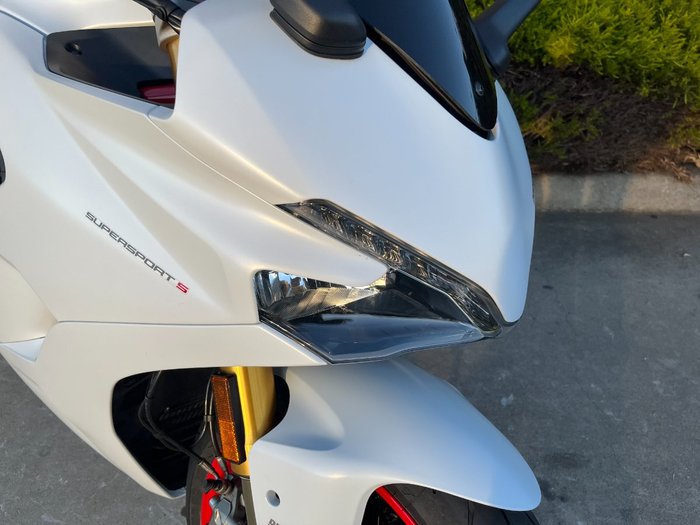 2018 DUCATI SUPERSPORT S White