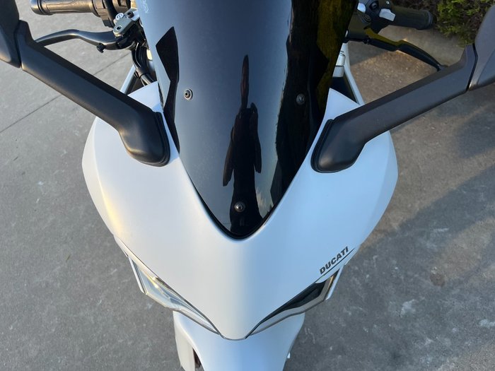 2018 DUCATI SUPERSPORT S White