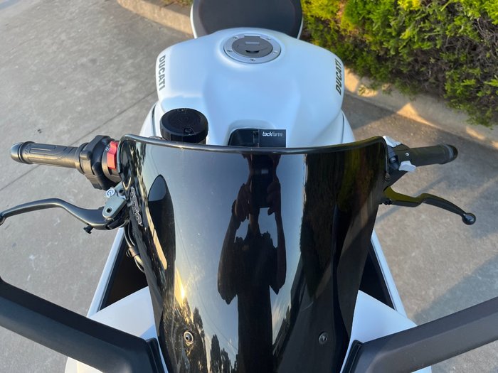 2018 DUCATI SUPERSPORT S White