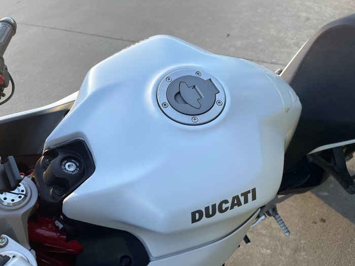 2018 DUCATI SUPERSPORT S White