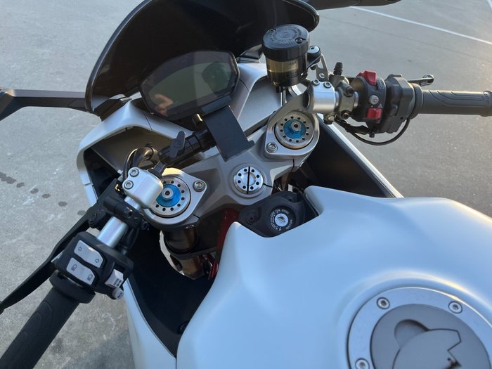 2018 DUCATI SUPERSPORT S White