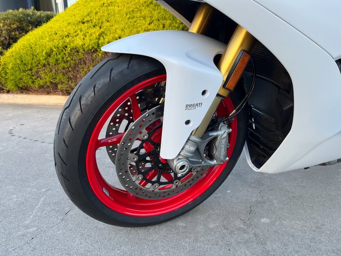 2018 DUCATI SUPERSPORT S White