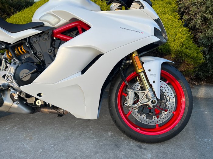 2018 DUCATI SUPERSPORT S White