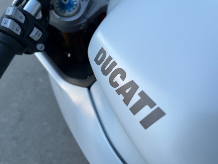 2018 DUCATI SUPERSPORT S White