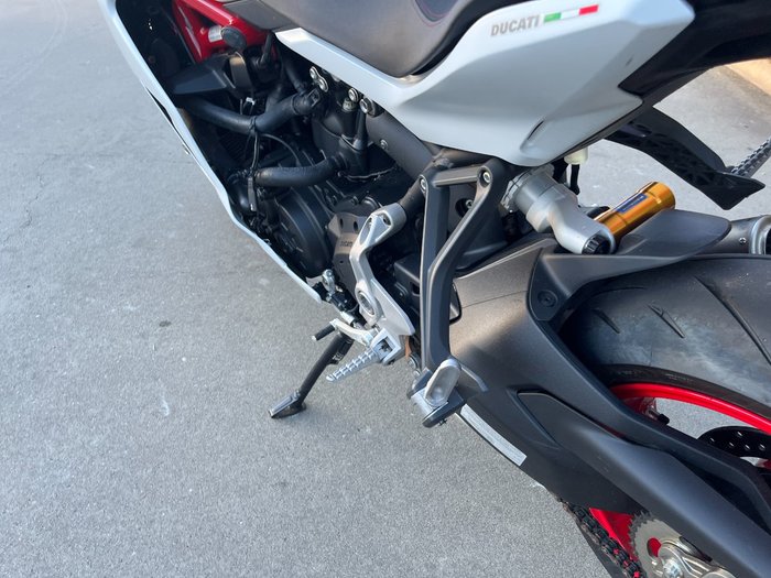 2018 DUCATI SUPERSPORT S White