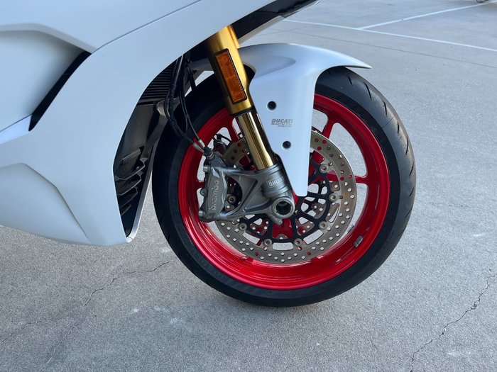 2018 DUCATI SUPERSPORT S White