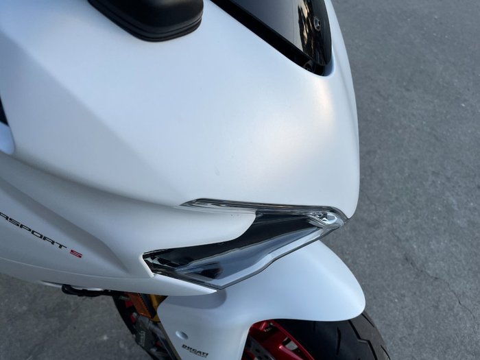 2018 DUCATI SUPERSPORT S White