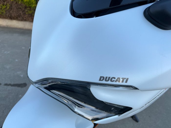 2018 DUCATI SUPERSPORT S White