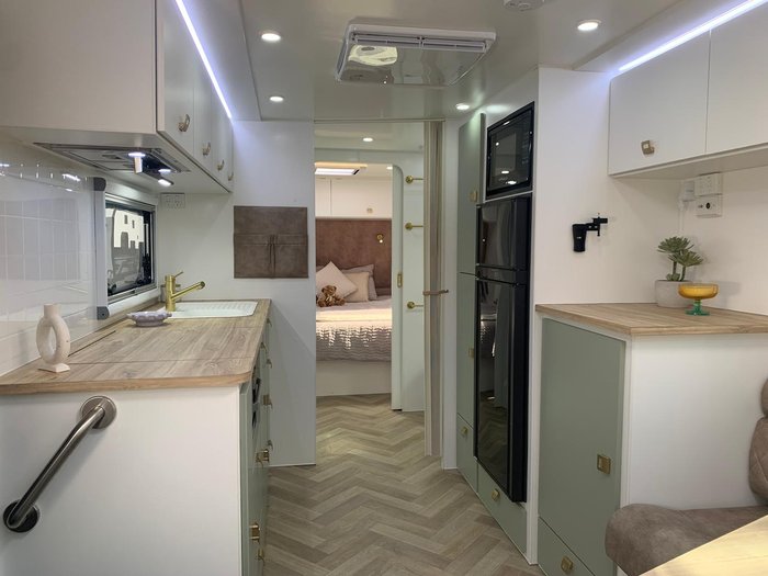 2025 Design RV Forerunner Van 10, 22'10''