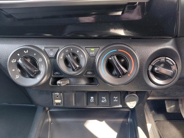 2020 Toyota Hilux SR