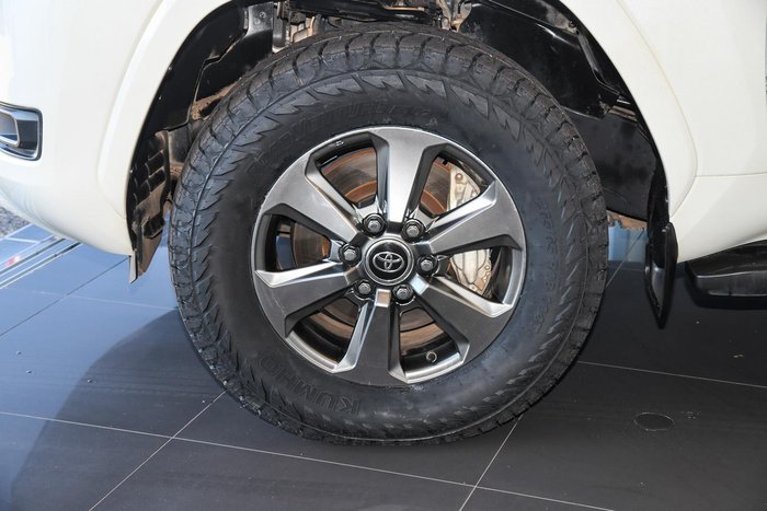 2021 Toyota Landcruiser VX FJA300R 4X4 Dual Range Glacier White