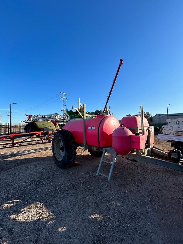 2002 Silvan 3000L 20M Red