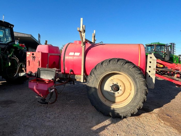 2002 Silvan 3000L 20M Red