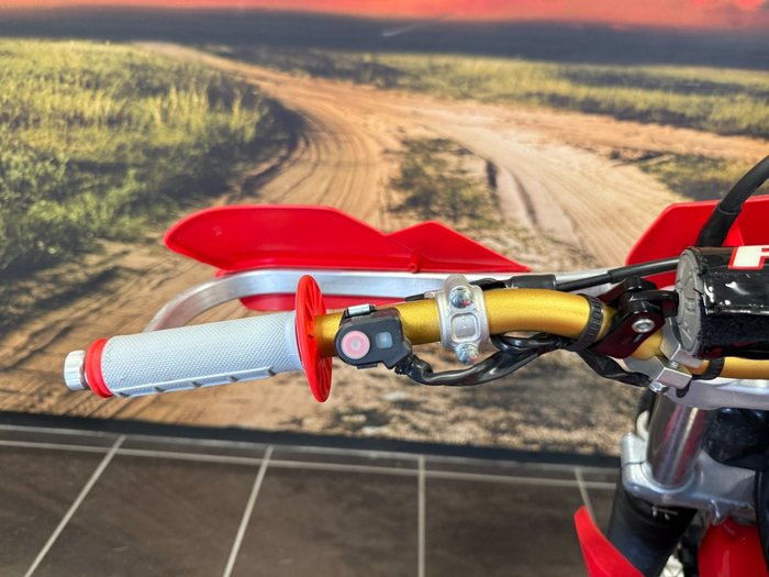 2023 Honda CRF250F RED