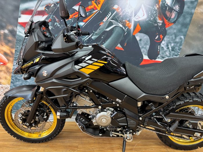 2020 Suzuki V-STROM 650XT (DL650XA) GLASS SPARKLE BLACK