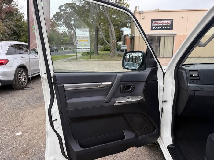 2011 Mitsubishi Pajero GL NT MY11 4X4 White