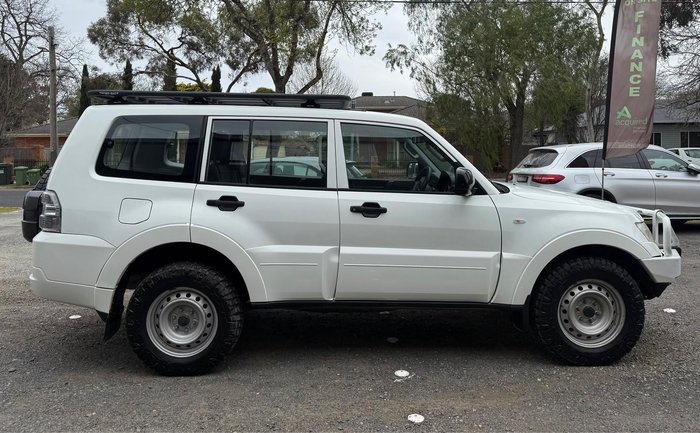 2011 Mitsubishi Pajero GL NT MY11 4X4 White