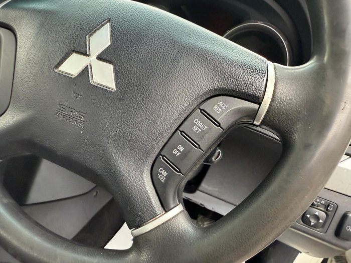 2011 Mitsubishi Pajero GL NT MY11 4X4 White