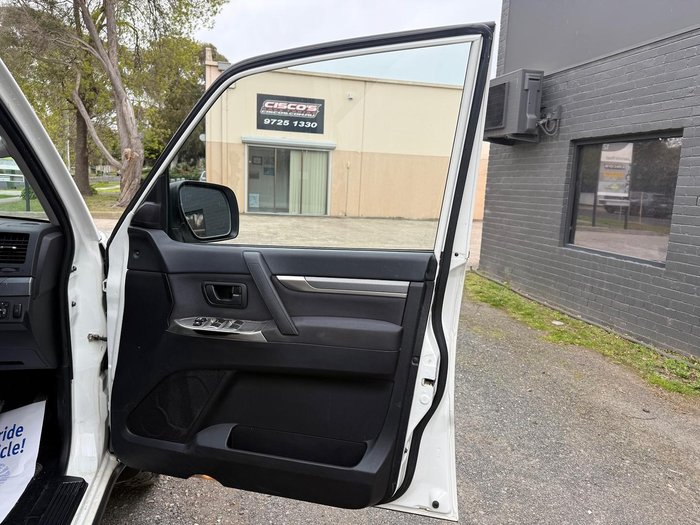 2011 Mitsubishi Pajero GL NT MY11 4X4 White