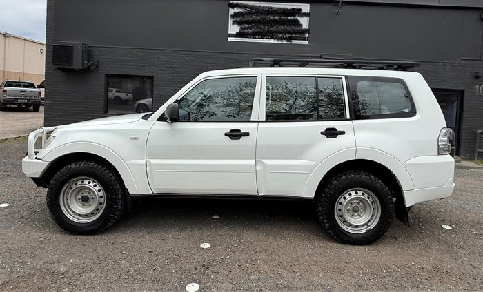 2011 Mitsubishi Pajero GL NT MY11 4X4 White