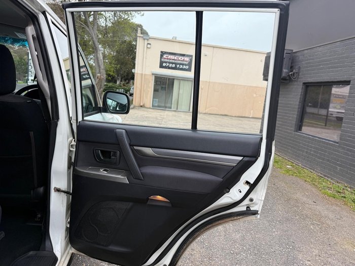 2011 Mitsubishi Pajero GL NT MY11 4X4 White