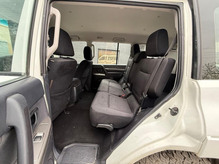 2011 Mitsubishi Pajero GL NT MY11 4X4 White