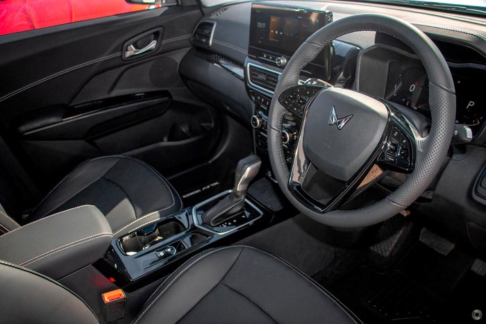 2025 Mahindra XUV3XO AX7L