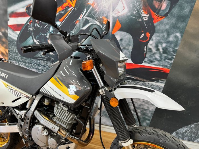 2015 Suzuki DR650SE WHITE/GOLD